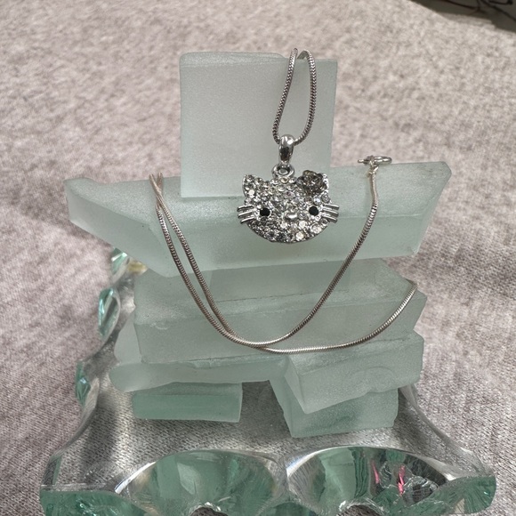 Jewelry - Sparkling Kitty Pendant Necklace